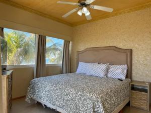 Beautiful beachfront space and pool