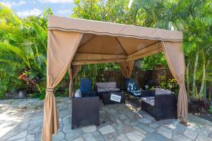 Kamaole Sands 8-204- Kihei resort condo, AC, across street from beach