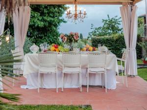 Villa in Capannori with grand patio