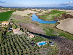 Villa in Tuscany with Panoramic Views and Pool