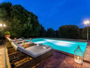 Farmhouse in Lucca with Saltwater Pool