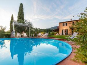 Villa in Tuscany with Infinity Pool
