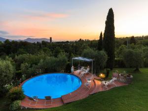 Villa in Tuscany with Infinity Pool