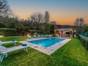 Farmhouse in Lucca with Pool and Jacuzzi