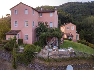 10 bedroom luxury villa in Lucca