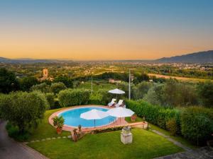 Villa in Tuscany with Pool and Scenic Views