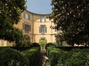 Apartment in Lucca with Private Garden