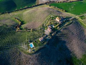 Villa in Tuscany with Panoramic Views and Pool