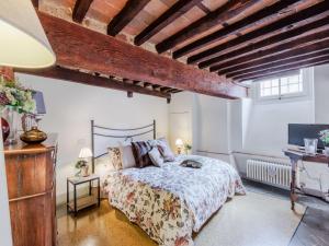 Centrally-located apartment in Lucca