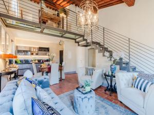 Penthouse in Lucca with Dome Views