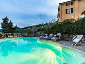 Lavish villa in Camaiore with terrace