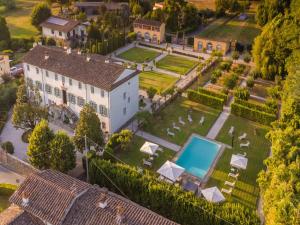 Luxury Villa with Pool in Lucca