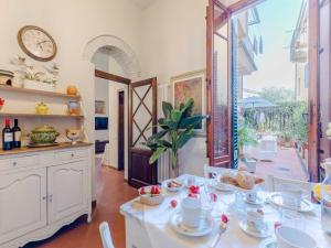 Romantic apartment with private garden