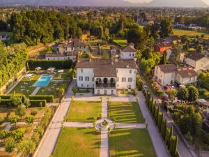 Luxury Villa with Pool in Lucca
