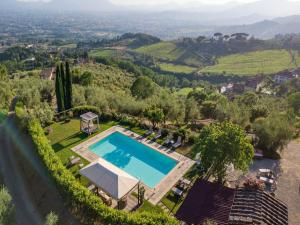 Villa with Pool and Vineyard Views
