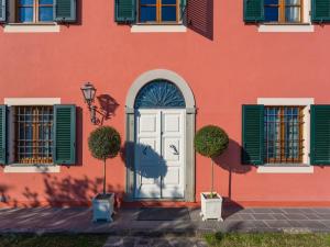 Villa near Lucca with Pool and Scenic Views