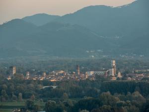 Villa near Lucca with Pool and Scenic Views