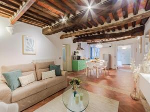 Apartment in Lucca with Private Courtyard