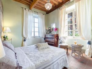 Apartment in Lucca with Stunning Tuscan Views