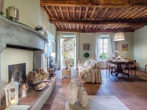 Apartment in Lucca with Stunning Tuscan Views