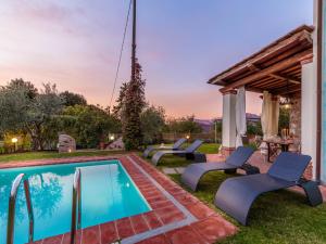 Farmhouse in Tuscany with Pool and Scenic Views