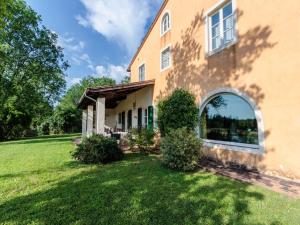 Villa in Tuscany with Private Pool & Views