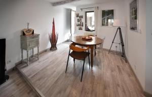 Beautiful Home In Lisle-Sur-La-Sorgue