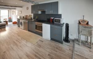 Maisons de vacances Beautiful Home In L'isle-Sur-La-Sorgue : photos des chambres