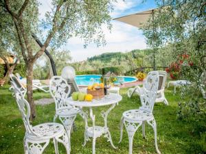Villa in Lucca with Pool near Tuscan Coast