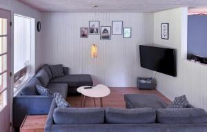 Lovely Home In Bording With Kitchen