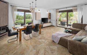 4 Bedroom Gorgeous Home In Nova Vas 