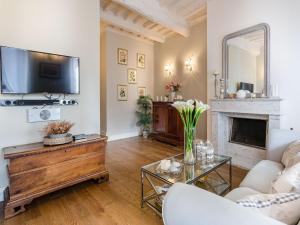 Apartment in Lucca with Private Terrace