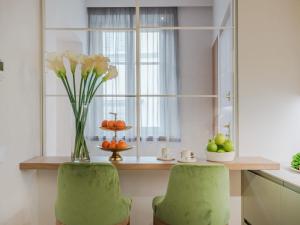 Penthouse in Lucca with Roman Theater Views