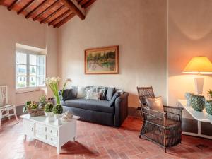 Villa near Lucca with Pizza Oven and Garden