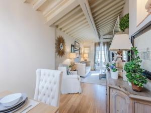 Penthouse in Lucca near Botanical Garden