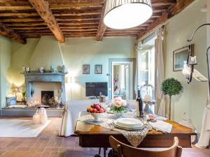 Apartment in Lucca with Stunning Tuscan Views