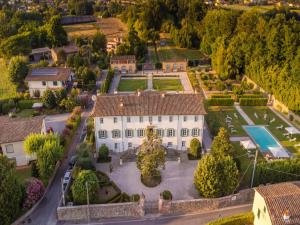 Luxury Villa with Pool in Lucca