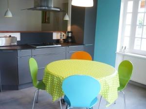 Maison spacieuse avec jardin et cheminée à Renaison - FR-1-496-110