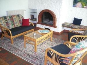 Maison spacieuse avec jardin et cheminée à Renaison - FR-1-496-110