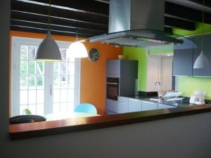 Maison spacieuse et moderne avec jardin privatif, terrasses, cheminée et équipements complets à Renaison - FR-1-496-110