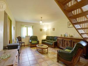 Maisons de vacances Gite spacieux avec terrasse couverte, proche Parc du Pilat, ideal pour groupes et activites de plein air - FR-1-496-73 : photos des chambres