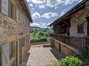 Charmant gîte avec terrasse et animaux acceptés à Belmont-de-la-Loire - FR-1-496-305