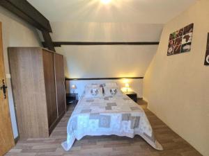 Maisons de vacances Charmante maison perigourdine avec jardin, cheminee, Wifi et equipements bebe, proche de Sarlat - FR-1-616-130 : photos des chambres