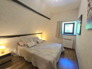 Maisons de vacances Charmante maison perigourdine avec jardin, cheminee, Wifi et equipements bebe, proche de Sarlat - FR-1-616-130 : photos des chambres