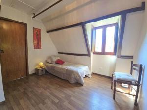 Maisons de vacances Charmante maison perigourdine avec jardin, cheminee, Wifi et equipements bebe, proche de Sarlat - FR-1-616-130 : photos des chambres