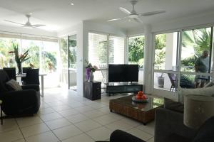 Secluded tropical apartment