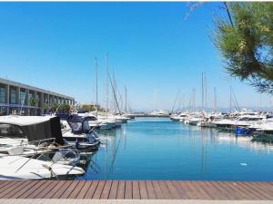 CLAUDIA A. Apartamento playa Roses – terraza y confort - ES-258-153