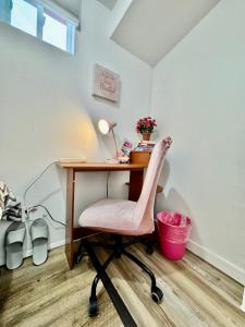 Tiny Private Room on the 1st Floor with Shared Bathroom near SeaTac Airport and Downtown Seattle