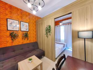 1BR Condotel with Balcony at FAME Residences #FM04-1