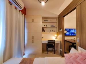 1BR Condotel with Balcony at FAME Residences #FM04-1